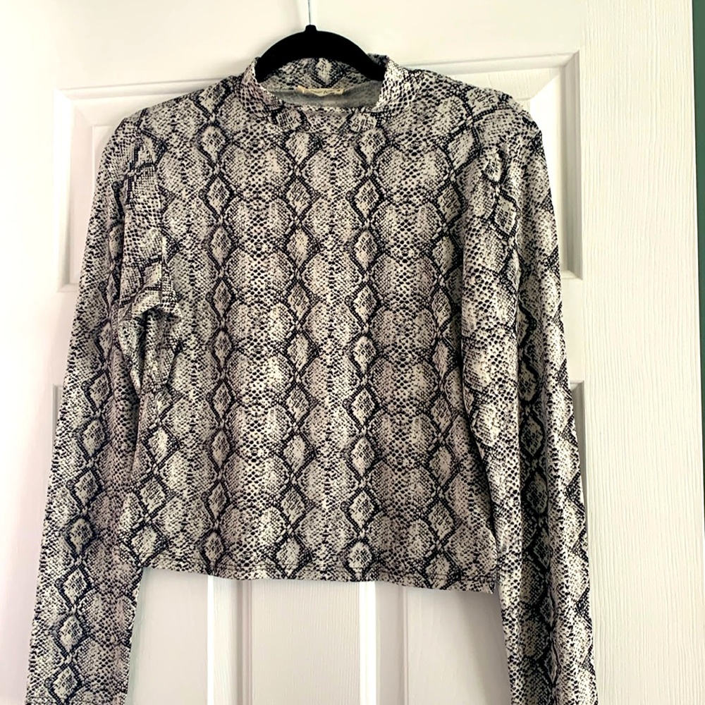 Crop Snakeskin turtleneck
